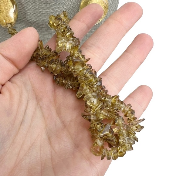 Yellow Amber Color Glass Chip Beaded Twisted Oval Gold Metallic Necklace - Picture 3 of 10